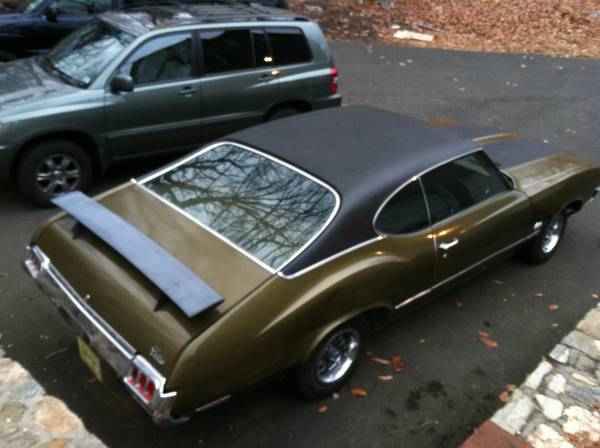 1972 Gold Oldsmobile Cutlass