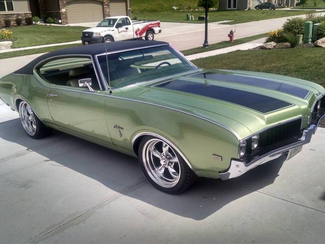 1969 Oldsmobile Cutlass S Holiday Coupe