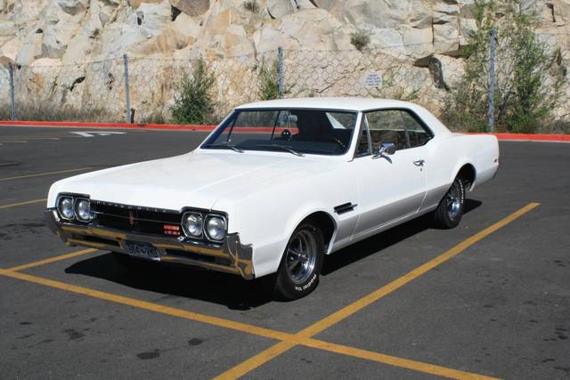 1966 Oldsmobile 442 Holiday Coupe 4 speed